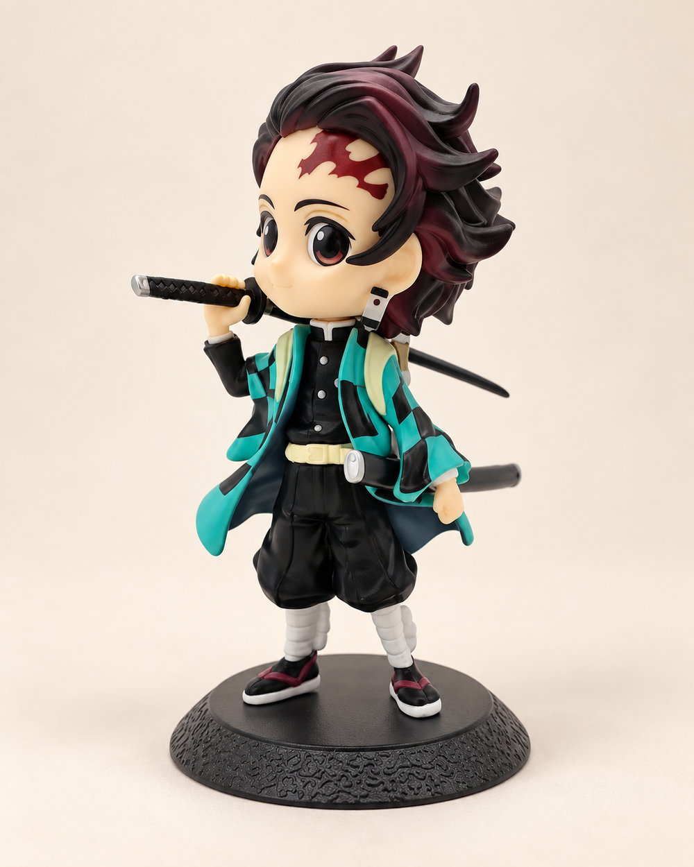 Demon Slayer Tanjiro Kamado Kılıçlı Mini Figür ( 8 CM )